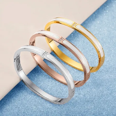 Minimalistische Roestvrijstalen Armband Voor Dames Met 18K Verguld Wit Emaille Inleg En Glinsterende Zirkonia
