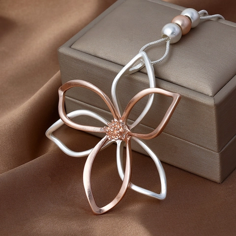 Collier Pendentif Fleur Évidée Alliage Chaîne Serpent Superposée Réglable Collier De Pull Pour Femmes Bijoux De Mode Simple