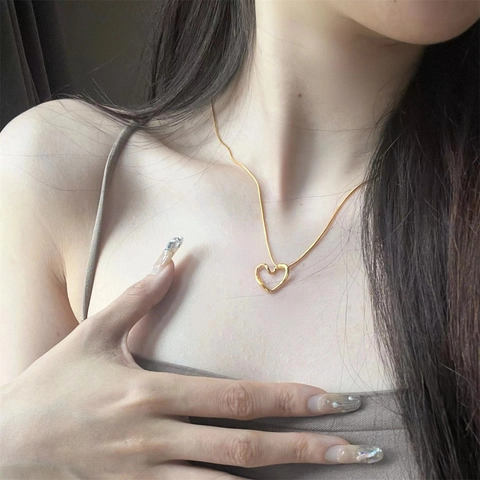 Collana Con Ciondolo A Cuore Cavo Torto In Acciaio Inossidabile Catena Clavicola Gioielli Moda Chic Minimalista Da Donna