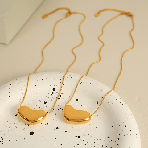 Collar De Colgante Corazón En Forma De Frijol Minimalista Acero Inoxidable Chapado En Oro Cadena Serpiente Para Mujer