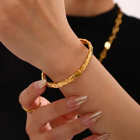 Bracciale Geometrico A Segmenti In Acciaio Inossidabile Placcato Oro 18K Con Fibbia Stile Di Lusso Per Donna