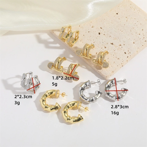 Geometrische Oorringen Koper Zirkonia Micro Pave C Vorm Veiligheidsspeld Retro Luxe Stijl Veelzijdig Voor Vrouwen