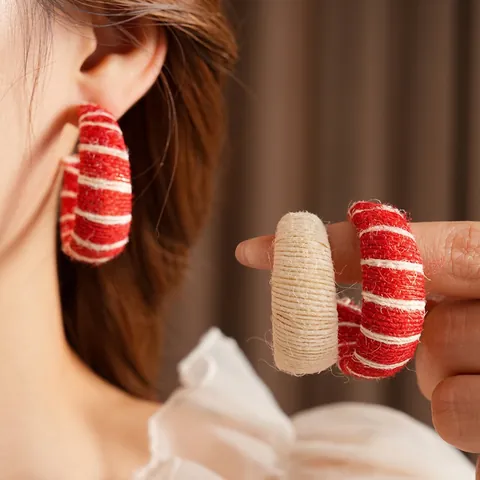 Bohemian Gestrickte C-Förmige Creolen Mit Silbernen Ohrsteckern Handgefertigt Aus Garn Umwickelt Eleganter Schmuck Für Damen