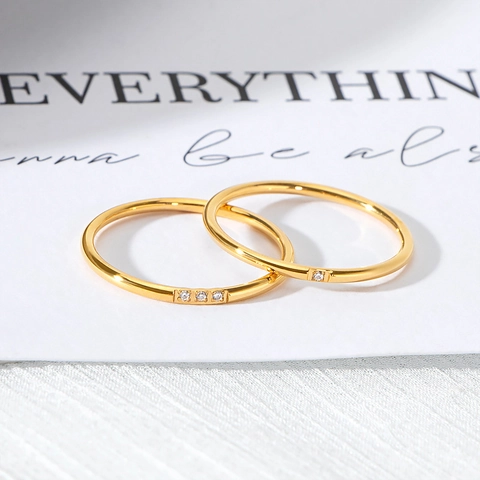 Minimalistischer Ring Aus Titanstahl Für Damen 18K Vergoldet Dünnes Rundes Band Zirkonia Luxusschmuck
