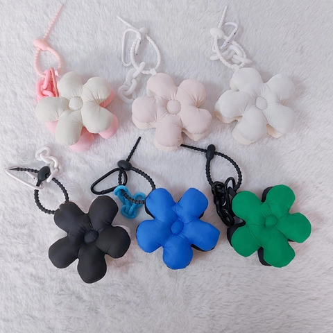 Flower Shape Plush Keychain Padded Soft Fabric Two-Tone Five-Petal Bag Charm Plastic Chain Clasp Cute Accessory