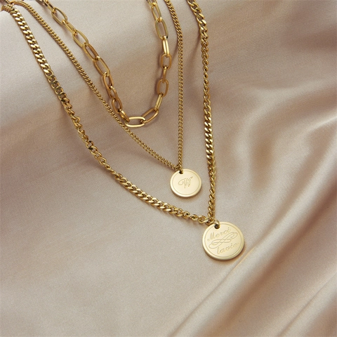 Collana Con Ciondolo A Strati Oro Acciaio Al Titanio Moneta Incisa Merci La Vie Gioielli Retro Per Donne