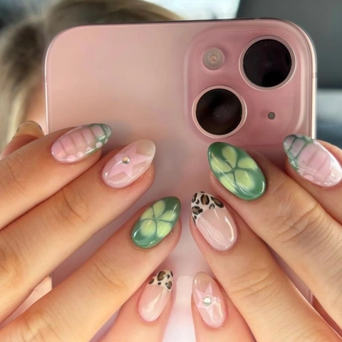 Short Round Press On Nails Floral Leopard Print French Style Gradient Star Rhinestone Plastic False Nails For Women