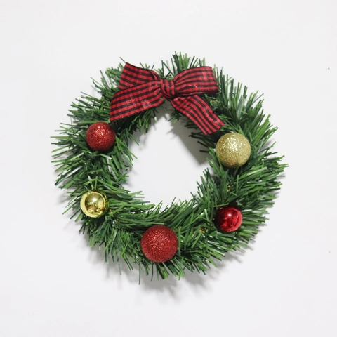 Mini-Weihnachtskranz Mit Karierter Schleife Und Dekorativen Kugeln PVC Künstliche Kiefernadeln Festliches Hängendes Ornament