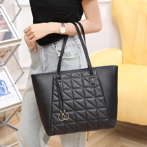 Women Large Capacity PU Leather Tote Bag Quilted Geometric Pattern Shoulder Handbag With Metal Ring Charm