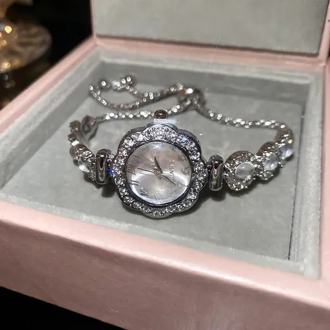 Elegant Women Quartz Watch Floral Bezel Rhinestone Inlaid Adjustable Drawstring Alloy Bracelet Watch Silver Tone