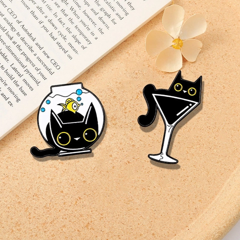 Lindo Broche De Esmalte De Gato Negro Pin Aleación Aceite Goteo Pecera Copa De Martini Insignia Para Mochila Ropa Regalo