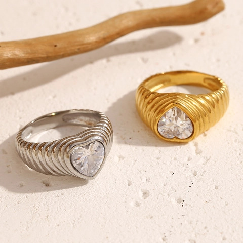 Heart Zircon Stainless Steel Ring 18K Gold Plated Ribbed Texture Fashion Niche Design Premium Finger Jewelry For Women