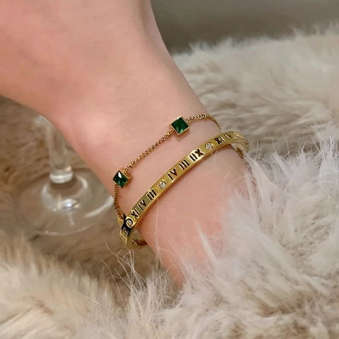 Set Di Bracciali E Rigidi Con Zircone Smeraldo Numeri Romani Acciaio Inossidabile Placcato Oro Vintage