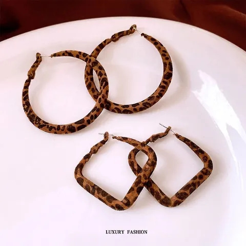 Orecchini A Cerchio Leopardati Con Trama Floccata E Perni In Argento 925 Sterling Gioielli Alla Moda Per Donna