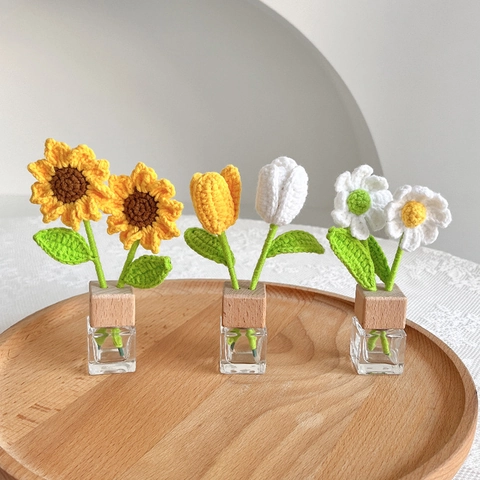 Crochet Flowers Aromatherapy Diffuser Glass Bottle With Wood Cap Handmade Yarn Sunflower Tulip Daisy Car Vent Decor Home Desktop Ornament