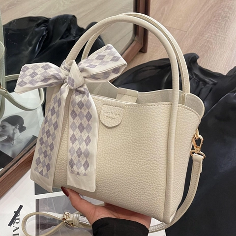 Borsa A Secchiello Da Donna Trama Litchi Borsa A Mano In Pelle PU Decorazione Foulard Di Raso Tracolla Rimovibile Elegante