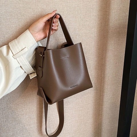 Sac Seau Femmes Cuir PU Grande Capacité Couleur Unie Sac Bandoulière Vintage Élégant Sac À Main Polyvalent Mode