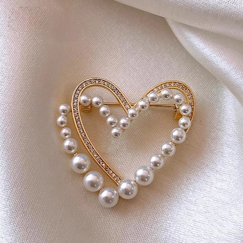 Elegante Spilla A Cuore Cavo Lega Dorata Con Perla Artificial Imitazione E Strass Gioielli Di Moda Spilla Per Corsetto Da Donna