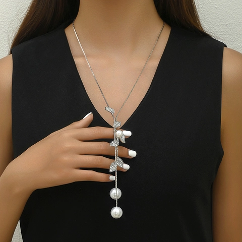 Lange Y-Förmige Perlenkette Mit Strass-Blatt-Anhänger Silber Legierung Pulloverkette Eleganter Schmuck Für Damen