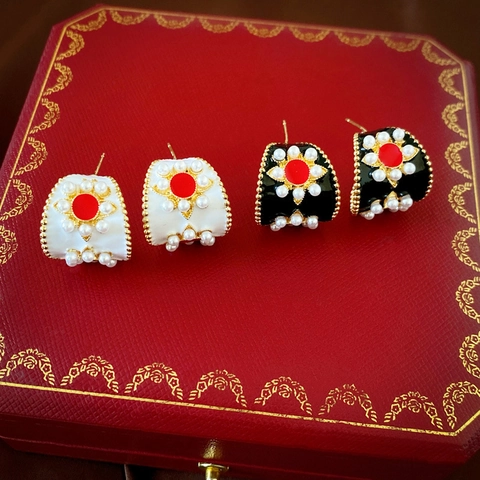 Pendientes De Botón Vintage Franceses En Forma De C Aleación Esmalte Con Poste De Plata De Ley 925 Perla Artificial Imitación Mujer