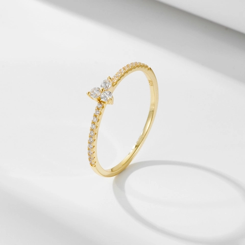 Anillo de Plata de Ley 925 con Circonia Chapado en Oro Trébol Minimalista Elegante Joyería para Mujer Boda