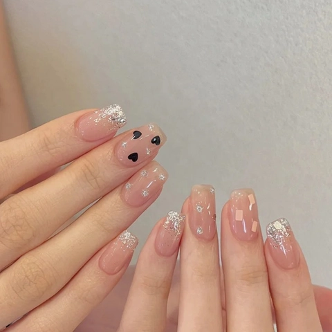 Nude Pink Press On Nails Black Heart Pattern Silver Glitter Glossy Short Square Artificial Fingernails Sweet Elegant Women