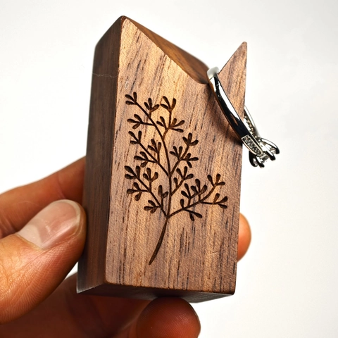 Ring Holder Black Walnut Wood Cubic Pillar Display Stand Geometric Jewelry Organizer Desktop Photography Prop Natural Grain