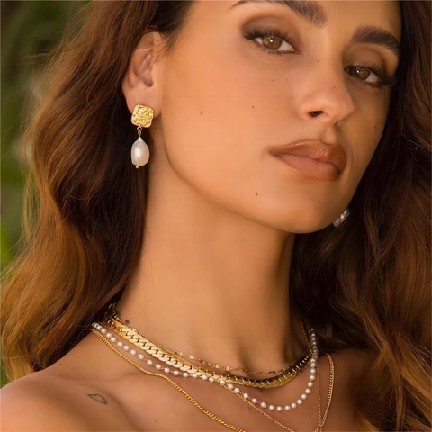 Boucles D'oreilles Pendantes Carrées En Acier Inoxydable Martelées Avec Perle D'eau Douce Plaqué Or 18K Femmes