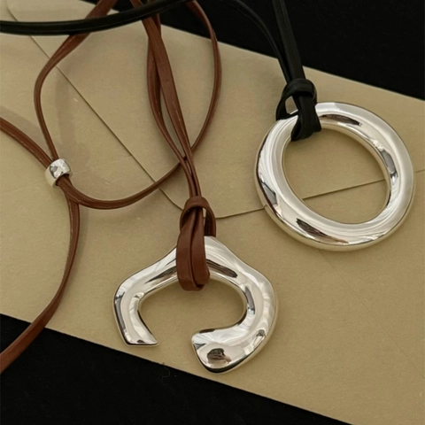 Minimalist Round Circle Pendant Necklace Alloy Mirror Polished Black Cord Y2K Style For Women