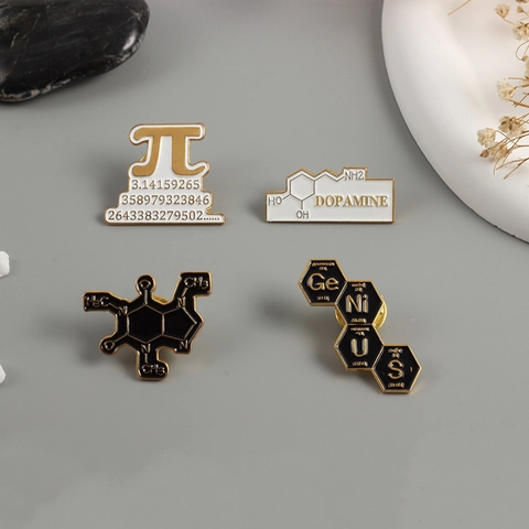 Science Mathématiques Émail Broche Épingles Alliage De Zinc Dopamine Caféine Pi Genius Molécule Tableau Périodique Style Geek