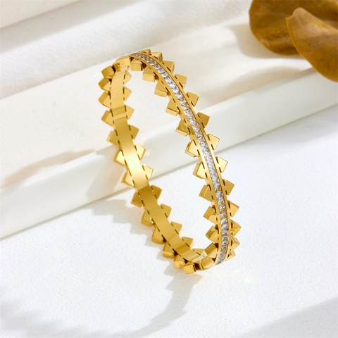 Bracelet Jonc En Acier Titane Avec Zircon Carré Et Rivet À Pointes Géométriques Style Punk