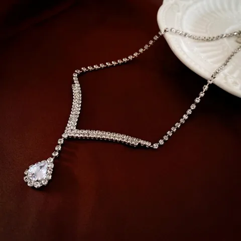 Elegante Legierung Strass Wassertropfen Anhänger Halskette Und Ohrringe Für Frauen V-Förmiger Modeschmuck