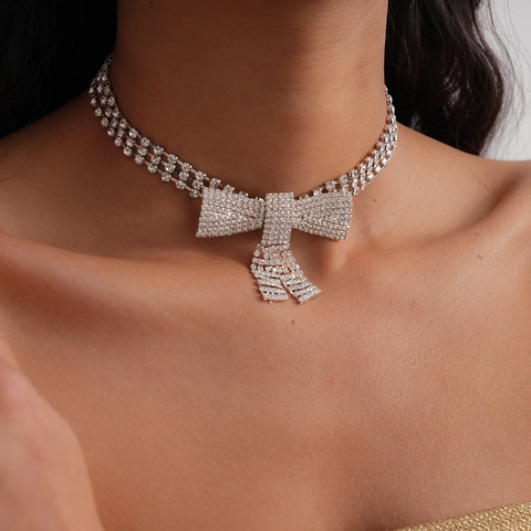 Choker Necklace Luxury Rhinestone Bowknot Pendant Three Row Pavé Shiny Elegant Alloy Party Wedding For Women