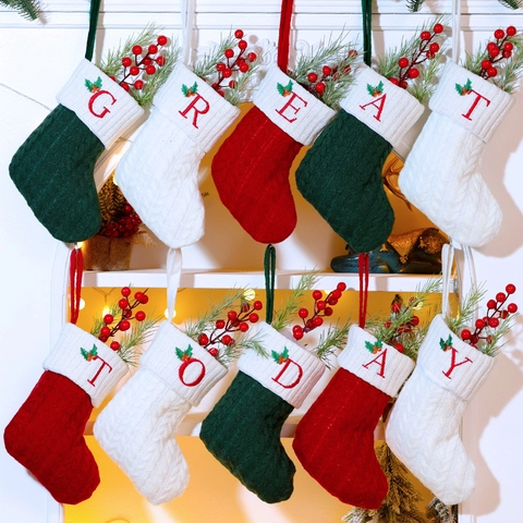 Weihnachten Socken Anhänger Gestrickt Mischgewebe Bestickte Buchstaben A-Z Mini Hängende Socken Baumdeko Rot Grün Weiß
