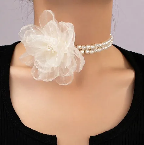 Collana Girocollo Elegante in Perle Artificiali Bianche per Donna Gioielli con Ciondolo a Forma di Fiore in Rete Multistrato Retrò