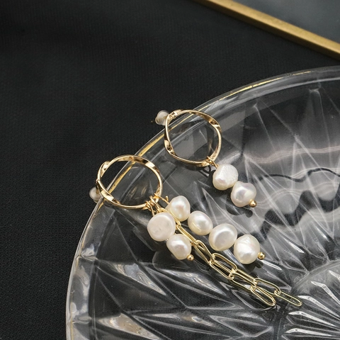 Boucles D'oreilles Künstliche Perles Baroques Asymétriques Anneaux Torsadés Plaqués Or Chaîne Long Pompon Avec Tige En Argent 925