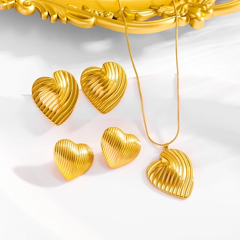 Set Di Gioielli Con Collana Con Pendente A Cuore Ondulato E Orecchini A Lobo Acciaio Inossidabile Placcato Oro 18K Per Donna