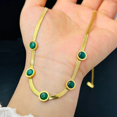 Collana Vintage Con Pietra Rotonda Verde Smeraldo Placcata Oro 18K Acciaio Inossidabile 316L Catena A Serpente Piatta Donna