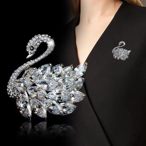 Elegante Zinklegierung Kamelie Blume Brosche Kollektion Mit Künstlichen Perlen Strass Schmetterling Schwan Anstecknadel Für Damen Herren Schmuck