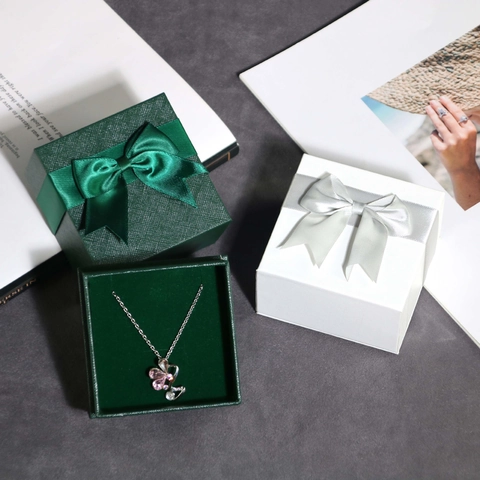 Boîte Cadeau À Bijoux Carrée Élégante Avec Nœud En Ruban Couvercle Et Base Emballage En Carton Pour Collier Bague Boucle Oreille
