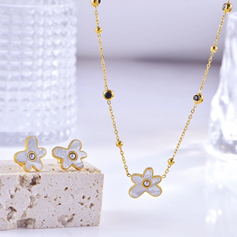 Collana con Pendente a Fiore in Acciaio Inossidabile e Orecchini a Bottone con Perla Artificiale e Strass Gioielli da Donna
