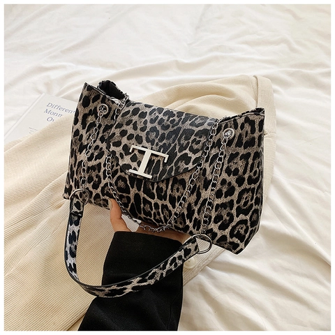 Women Leopard Print Shoulder Bag PU Leather Chain Strap Metal T Buckle Flap Crossbody Purse Fashion Streetwear Accessory
