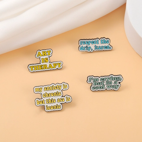 Spilla Creativa in Smalto di Lega con Lettere per Vestiti Art Is Therapy Respect The Drip Karen Gioielli di Moda Distintivo Regalo
