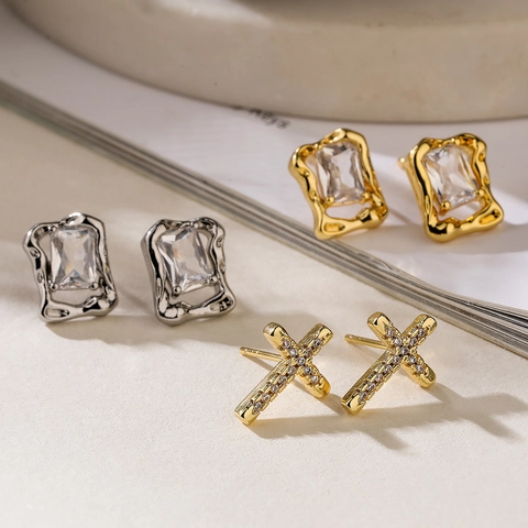 Boucles D'oreilles Puces Géométriques Rectangles Croix Cuivre Plaqué Or Zirconium Texture Fondue Irrégulière Bijoux Rétro