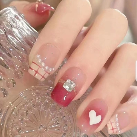 Pink Verlauf Press On Nägel Quadratisch Kurz Schachbrett Herz Künstliche Perle Strass Falsche Nägel Für Frauen Süß Cool Stil