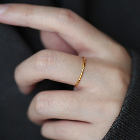 Minimalistischer Ultradünner Ring 18K Vergoldet Titanstahl Zirkonia Inlay Stapelbarer Fingerschmuck Für Damen