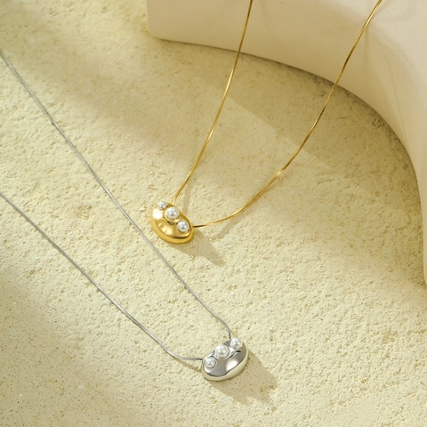 Collar Minimalista De Acero Inoxidable Colgante De Frijol Geométrico Irregular Con Perlas Artificiales Chapado En Oro De 18K Cadena Serpiente