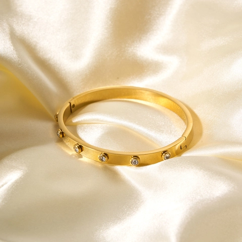 Elegant Stainless Steel Bangle With 18K Gold Plating And Inlaid Cubic Zirconia Minimalist Fashion Jewelry For Women