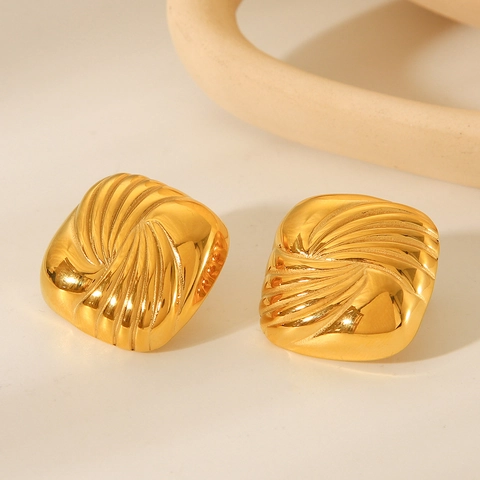 Pendientes De Botón Cuadrados Baño De Oro 18K Acero Inoxidable Textura Espiral Ondulación De Agua Estilo Moderno Mujeres