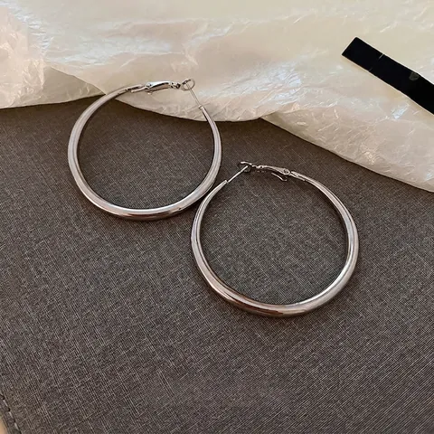 Minimalistische Geometrische Creolen Legierung Herz Quadrat Modeschmuck Mit Silberohrringstecker Für Frauen